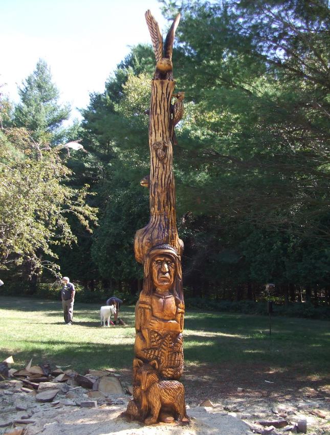 Stump caring by chainsaw carver Jim Barnes